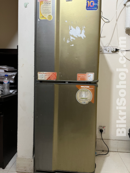 Walton double door refrigerator